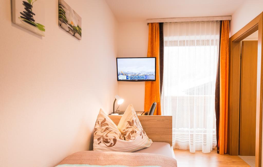 Hotel Pension Barbara Санкт Мартин ам Тененгебирге Екстериор снимка